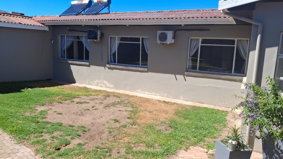 To Let 5 Bedroom Property for Rent in Humansdorp Eastern Cape